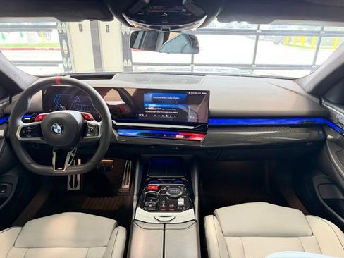 Used 2025 BMW M5 w/ Carbon Package image 22