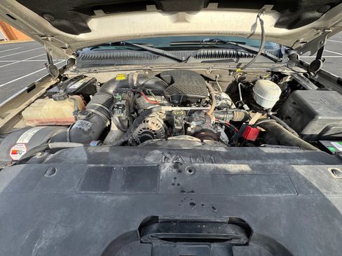 Used 2006 Chevrolet Silverado 2500 LT w/ Heavy-Duty Power Package image 10