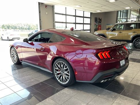 Used 2025 Ford Mustang GT Premium image 5