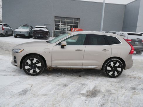 Certified 2023 Volvo XC60 T8 Plus w/ Protection Package Premier image 4