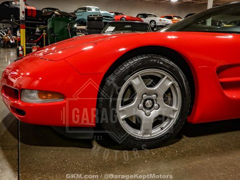 Used 1997 Chevrolet Corvette Coupe w/ Roof Pkg image 27