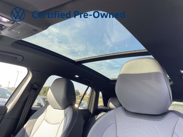 Certified 2026 Volkswagen Tiguan SE R-Line FWD image 18