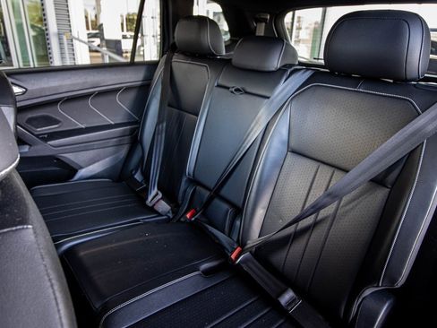 Certified 2022 Volkswagen Tiguan SE R-Line image 46