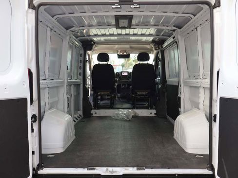 Used 2025 RAM ProMaster 2500 w/ Convenience Group image 10