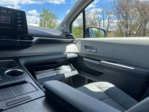 Certified 2021 Toyota Sienna Limited AWD/4WD image 20