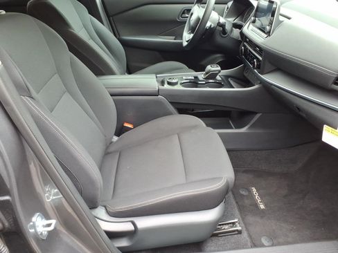 Used 2025 Nissan Rogue S AWD/4WD image 6