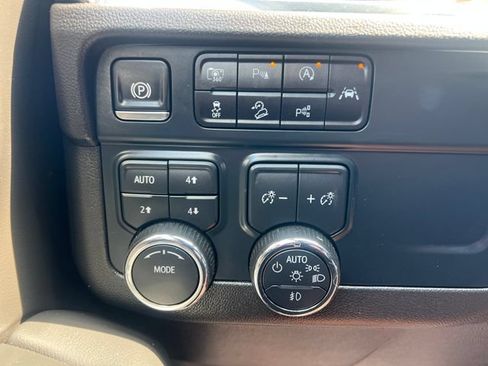 Certified 2025 Chevrolet Suburban Z71 AWD/4WD image 30