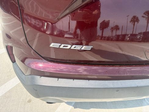 Used 2019 Ford Edge SEL w/ Equipment Group 201A FWD image 8