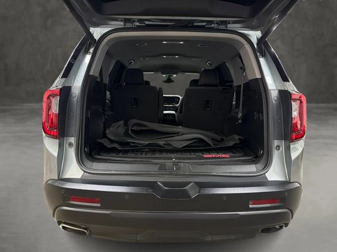 Used 2023 GMC Acadia SLE w/ Driver Convenience Package FWD image 10