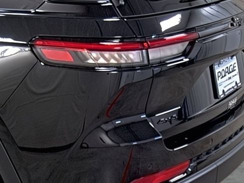 New 2025 Jeep Grand Cherokee Altitude image 10