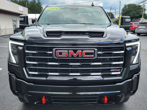 Used 2024 GMC Sierra 2500 AT4 AWD/4WD image 2