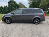 Used 2017 Dodge Grand Caravan SXT image 2