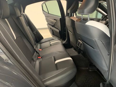 Used 2025 Toyota Camry SE FWD image 10