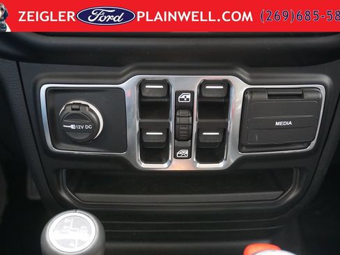 Used 2023 Jeep Wrangler Unlimited Sahara w/ Cold Weather Group AWD/4WD image 22
