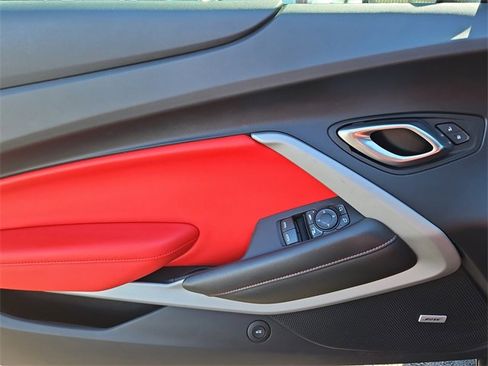 Used 2023 Chevrolet Camaro LT w/ Technology Package image 18