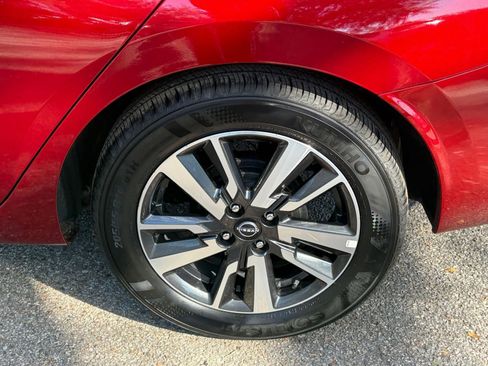 Used 2025 Nissan Versa SV image 25