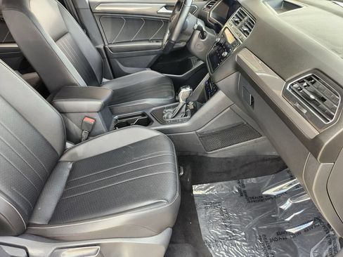 Used 2022 Volkswagen Tiguan SE R-Line FWD image 15