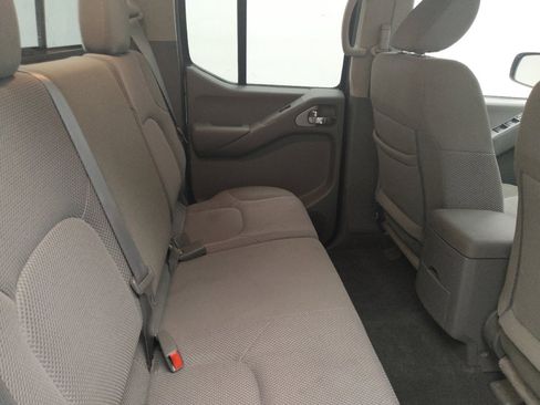 Used 2019 Nissan Frontier SV image 19