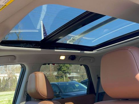 Used 2024 Nissan Pathfinder Platinum w/ Cargo Package image 16