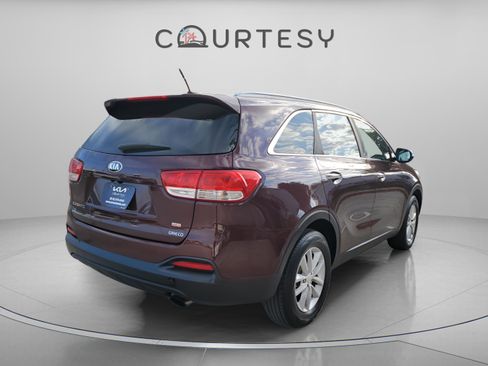 Certified 2017 Kia Sorento LX image 5