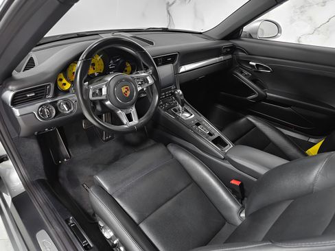 Used 2019 Porsche 911 Carrera RWD image 21