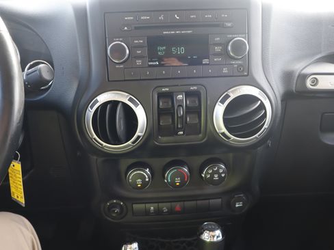 Used 2015 Jeep Wrangler Unlimited Sport AWD/4WD image 17