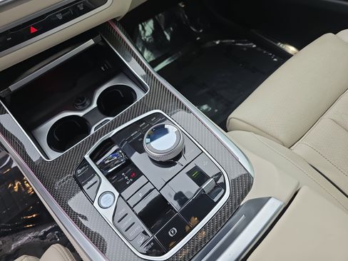 Used 2025 BMW X7 M60i image 27