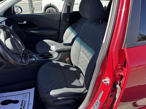 Certified 2020 Kia Niro LXS image 12