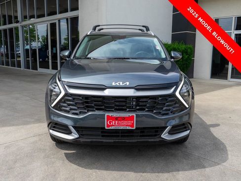 Used 2025 Kia Sportage EX image 2
