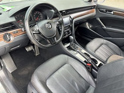 Used 2020 Volkswagen Passat 2.0T SEL FWD image 14