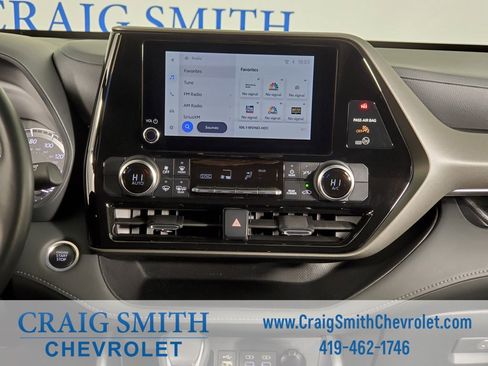 Used 2024 Toyota Highlander LE image 19