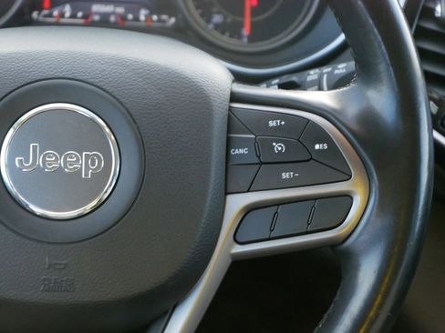 Used 2020 Jeep Cherokee Limited image 19