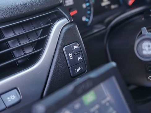 Used 2018 Chevrolet Suburban Premier image 16