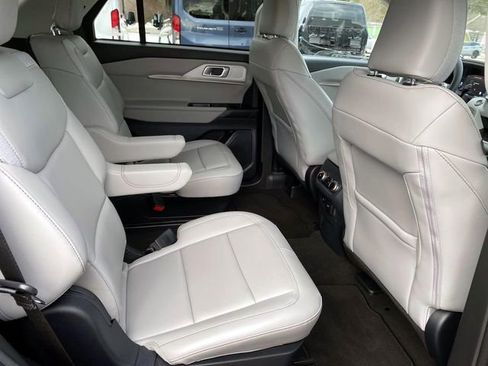 Used 2025 Ford Explorer Active w/ Active Comfort Package image 26