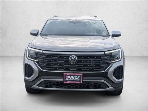Used 2024 Volkswagen Atlas Cross Sport SE AWD/4WD image 2