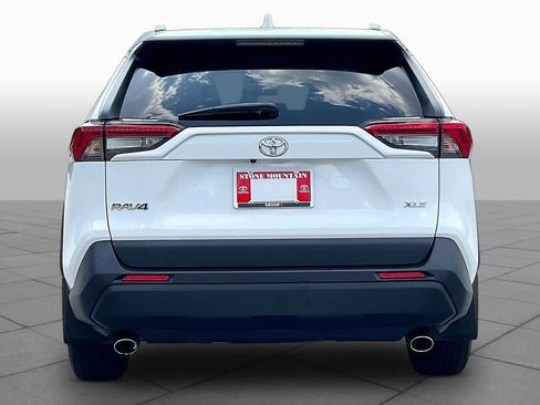 Used 2024 Toyota RAV4 XLE w/ Convenience Package FWD image 5