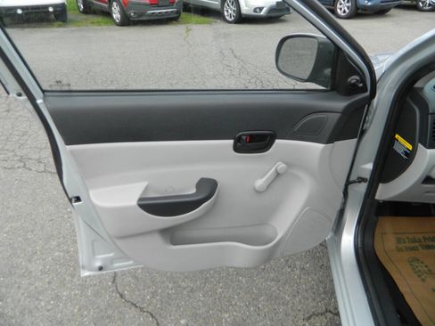 Used 2011 Hyundai Accent GLS image 21