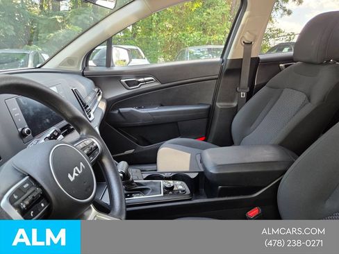 Used 2025 Kia Sportage LX FWD image 3