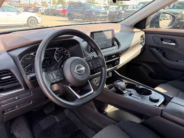 Used 2023 Nissan Rogue SV AWD/4WD image 3