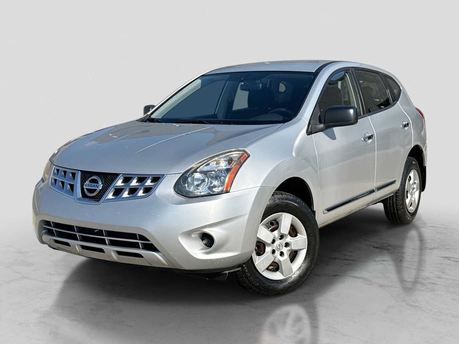 Used 2015 Nissan Rogue S FWD image 1