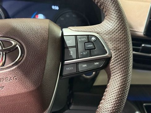 Certified 2023 Toyota Sienna Platinum image 28