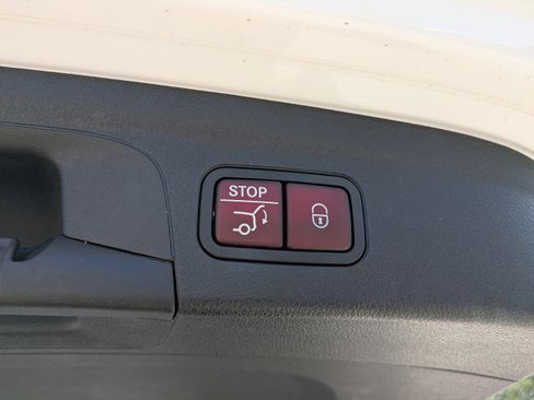 Used 2024 Mercedes-Benz GLE 350 4MATIC image 12