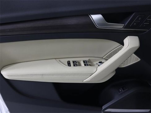 Certified 2025 Audi Q5 2.0T Premium Plus w/ Premium Plus Package image 11
