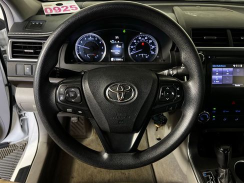 Used 2017 Toyota Camry LE image 9
