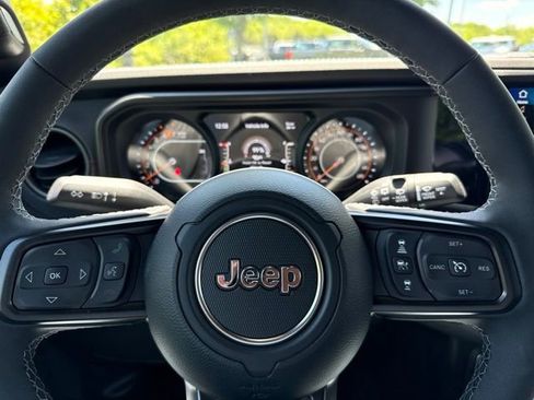 Used 2026 Jeep Wrangler Unlimited Rubicon AWD/4WD image 12