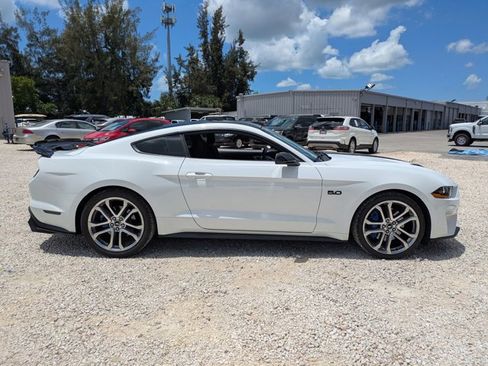 Used 2018 Ford Mustang GT RWD image 4
