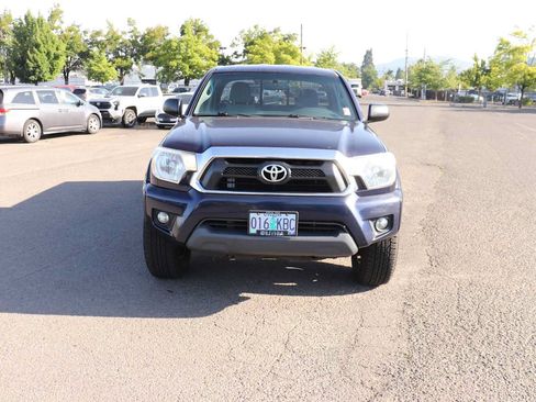 Used 2012 Toyota Tacoma PreRunner w/ SR5 Pkg RWD image 2