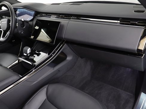 Used 2025 Land Rover Range Rover Sport SE image 21