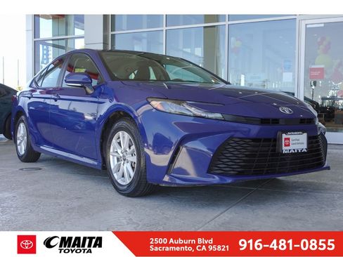 Used 2025 Toyota Camry LE FWD image 1