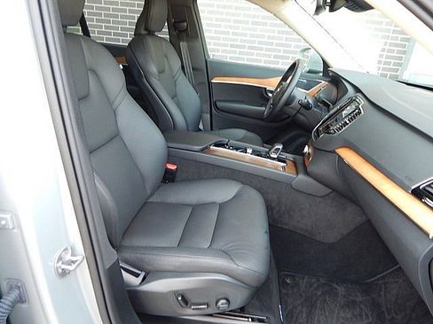 Certified 2025 Volvo XC90 B6 Plus image 22